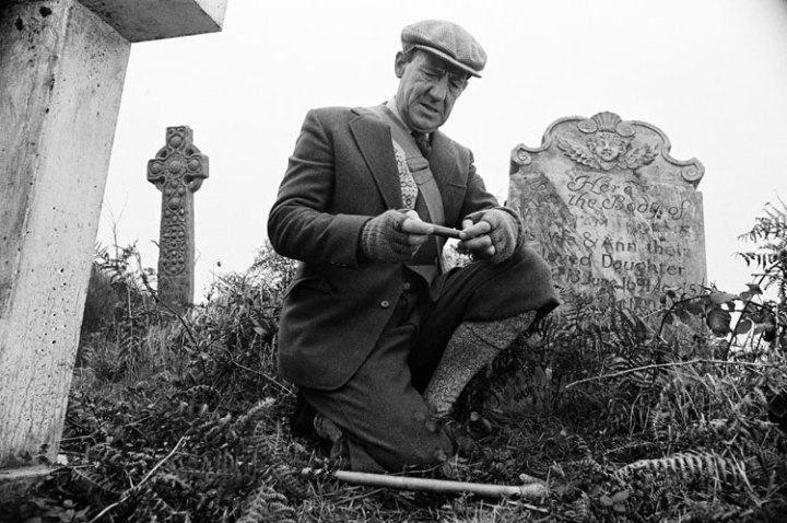 bbc-ghost-stories-volume-1-whistle-and-ill-come-to-you-32704_9