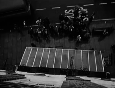 jumpfrom30ftabovegroundontoglassroof