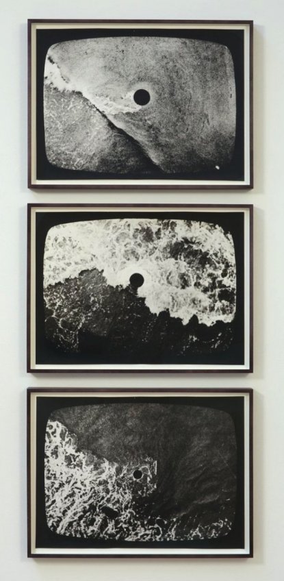 Barry__Flanagan_Hole_in_the_Sea_Triptych_719